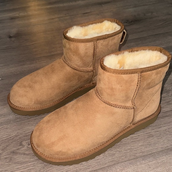 Chestnut Uggs Women’s Size 9 - Picture 2 of 7